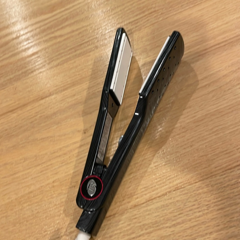 Ladies T3 hair straightener